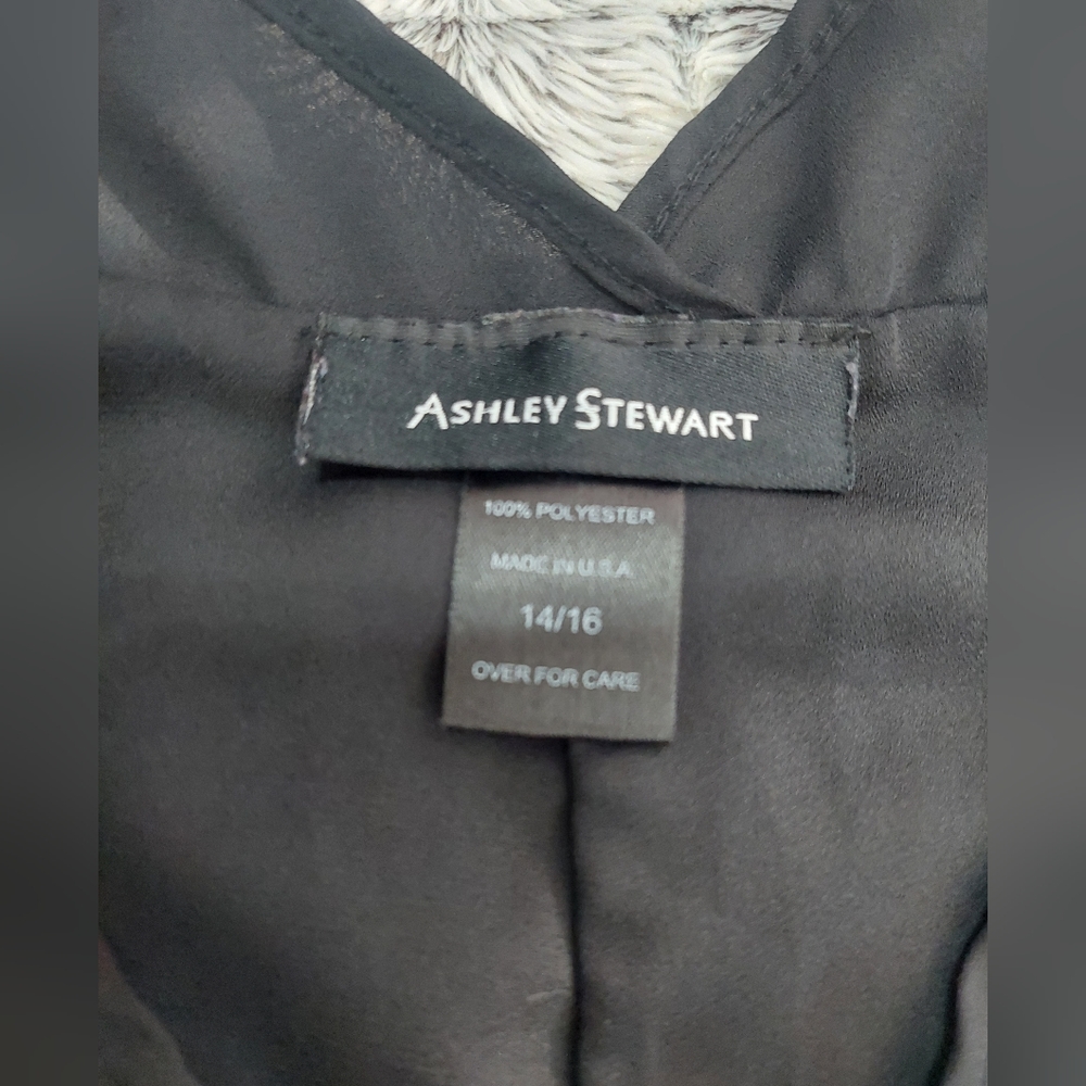 EUC Black Ashley Stewart v-neck short‎ sleeve blouse size 14/16 - Picture 2 of 8